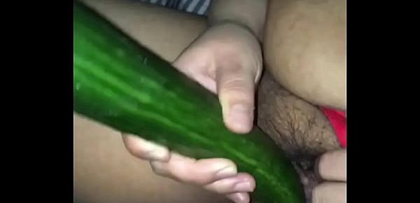  Indian desi housewife puts 14inch cucumber up her pussy!!
